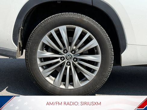 Used 2020 Toyota Highlander Platinum FWD image 3