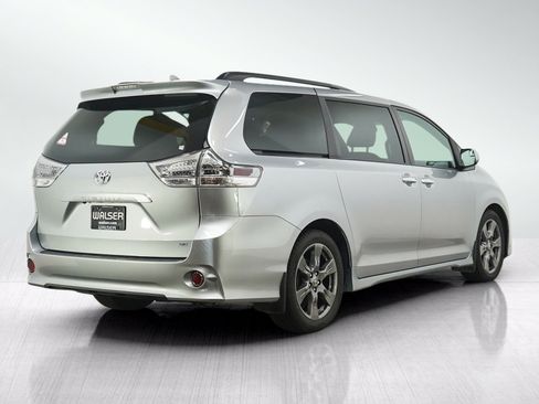 Used 2020 Toyota Sienna SE w/ Carpet Mat Package FWD image 5