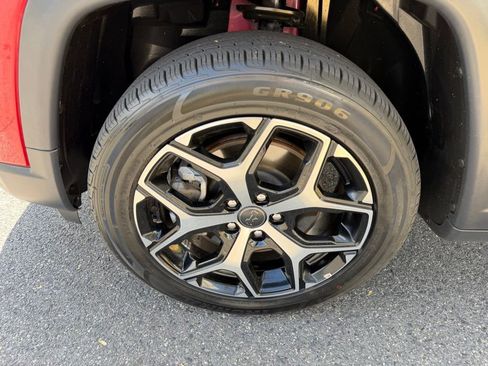 Used 2025 Jeep Compass Limited image 12