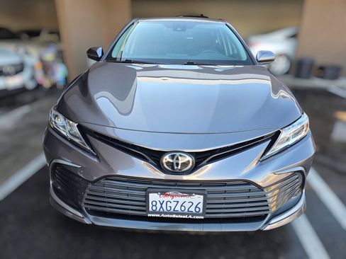 Used 2021 Toyota Camry LE image 2