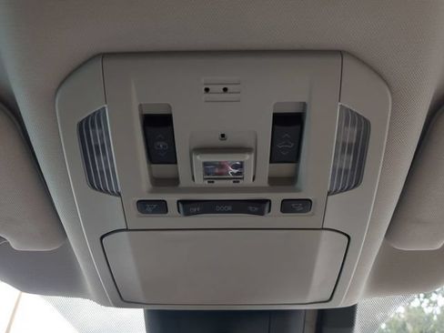 Used 2021 Toyota Highlander Platinum FWD image 25