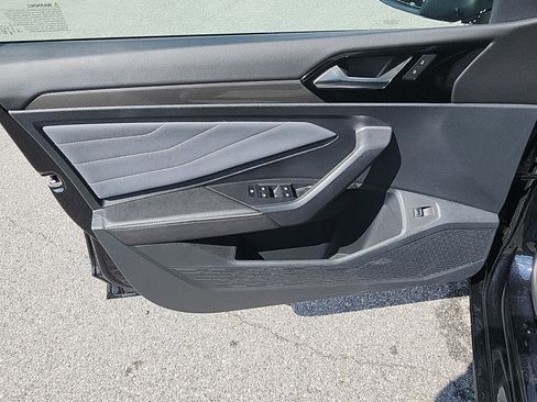 Used 2025 Volkswagen Jetta SEL FWD image 5