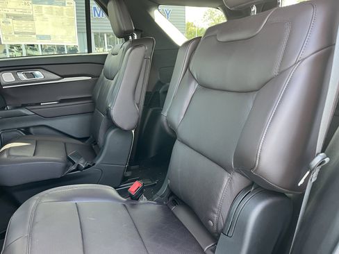 New 2025 Ford Explorer Platinum image 17