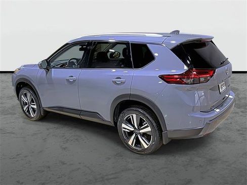 Used 2025 Nissan Rogue SL AWD/4WD image 2