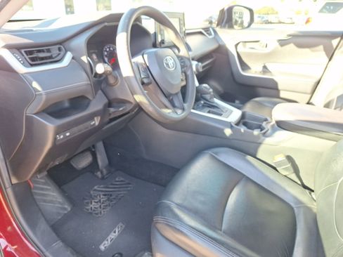 Used 2020 Toyota RAV4 XLE image 15
