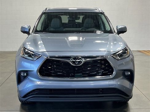 Used 2023 Toyota Highlander Limited image 8