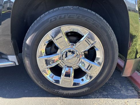 Used 2015 Chevrolet Suburban LTZ RWD image 13