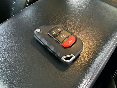 Used 2020 Jeep Wrangler Unlimited Sahara w/ Uconnect 4C Nav & Sound Group image 14