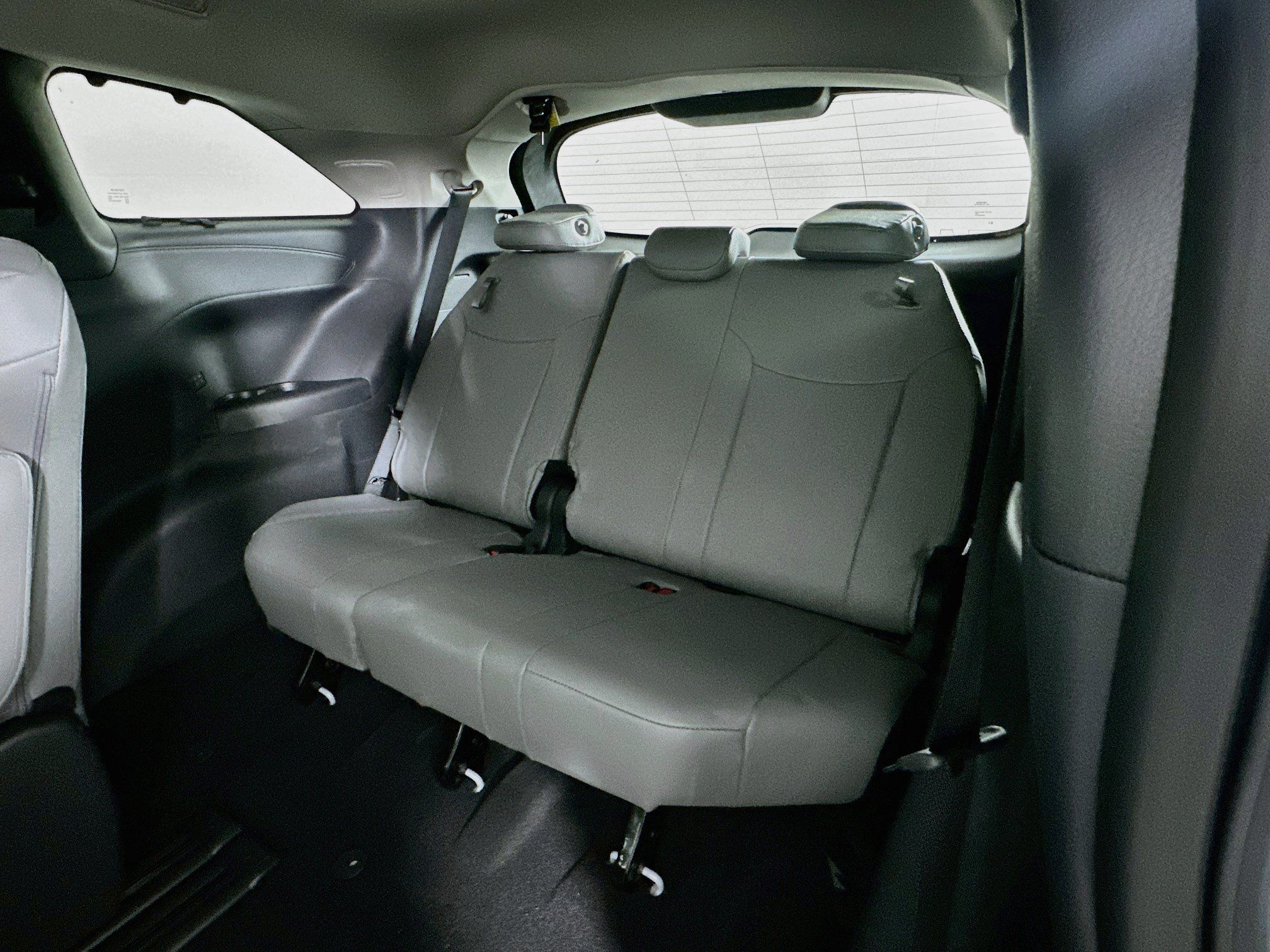 Used 2026 Toyota Sienna XLE FWD image 31