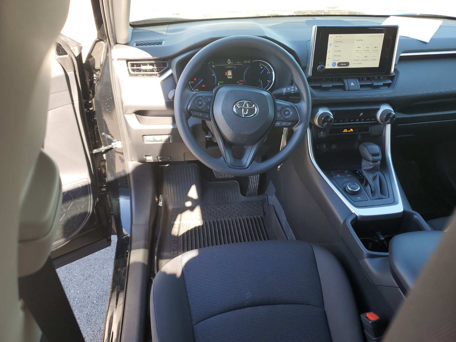 Used 2025 Toyota RAV4 LE AWD/4WD image 11