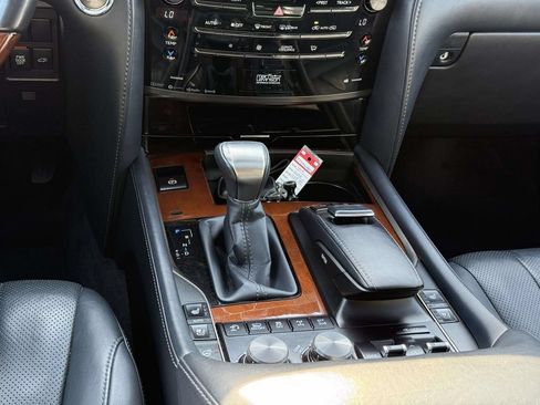 Used 2018 Lexus LX 570 4WD w/ Luxury Package image 20
