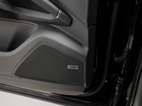 Certified 2023 Porsche Cayenne Platinum Edition image 22