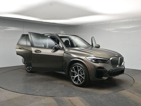 Used 2022 BMW X5 xDrive40i w/ M Sport Package AWD/4WD image 57