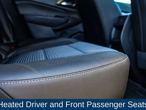 Used 2025 Chevrolet Trax LT w/ LT Convenience Package image 18