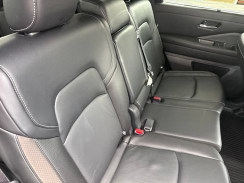 Used 2023 Nissan Pathfinder SL w/ Black Appearance Package FWD image 18