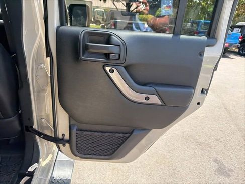 Used 2018 Jeep Wrangler Unlimited Sahara AWD/4WD image 11