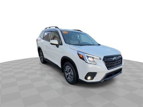 Used 2024 Subaru Forester Premium image 2