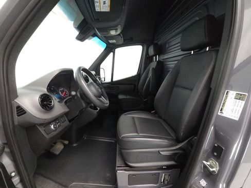 Used 2024 Mercedes-Benz Sprinter 2500 image 7