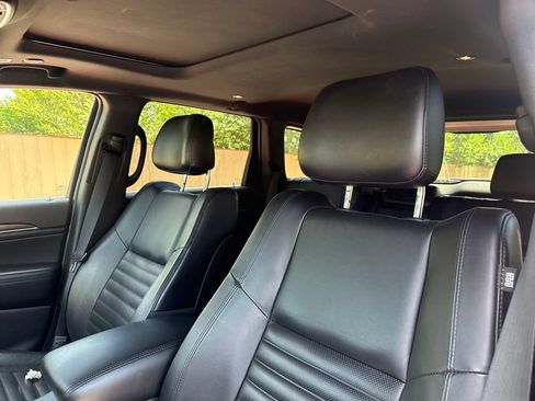 Used 2018 Jeep Grand Cherokee Limited AWD/4WD image 12