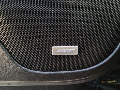 Used 2023 GMC Acadia SLT w/ Elevation Edition image 18