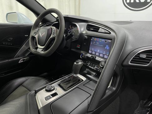 Used 2019 Chevrolet Corvette Stingray Coupe RWD image 16