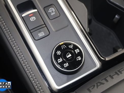 Used 2024 Nissan Pathfinder Platinum w/ Cargo Package image 30