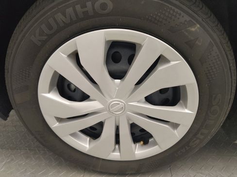 Used 2024 Nissan Versa S w/ Trunk Package image 31