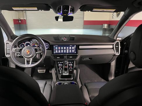 Used 2022 Porsche Cayenne S Platinum image 17