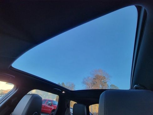 Used 2025 Land Rover Discovery Sport Dynamic SE image 39