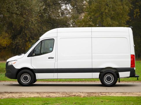 Used 2023 Mercedes-Benz Sprinter 2500 image 9