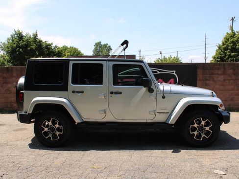 Used 2008 Jeep Wrangler Unlimited Sahara AWD/4WD image 5
