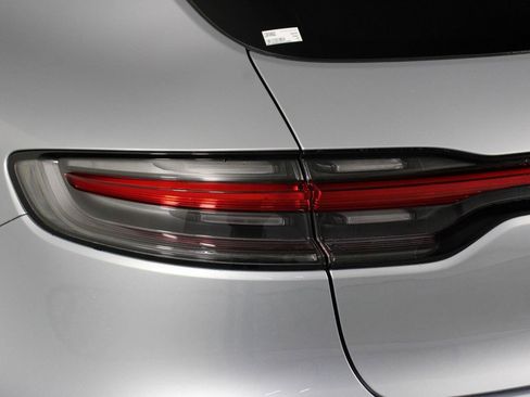 Certified 2025 Porsche Macan image 21