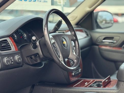 Used 2013 Chevrolet Avalanche LTZ image 2