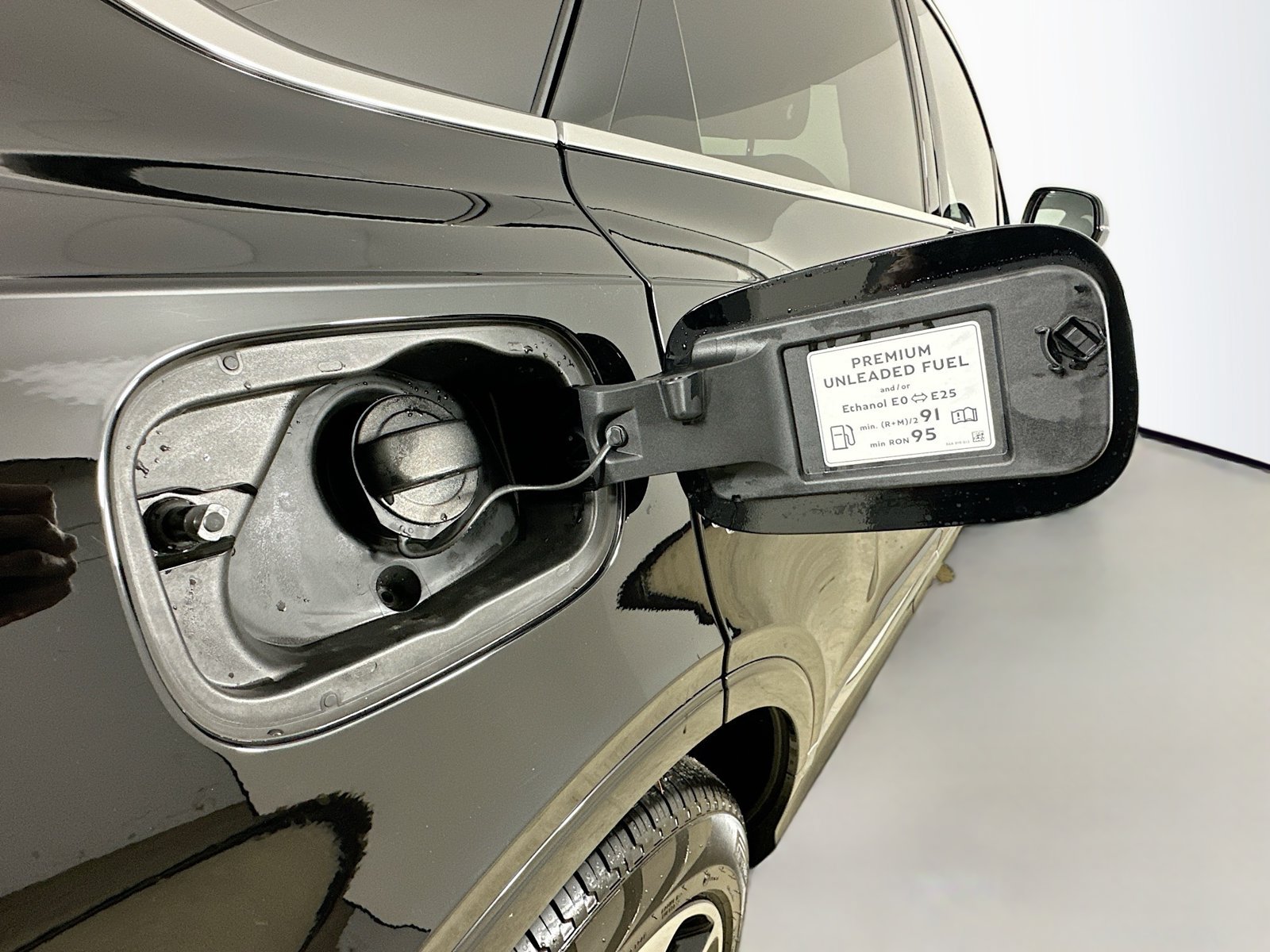 Used 2022 Bentley Bentayga AWD/4WD image 39