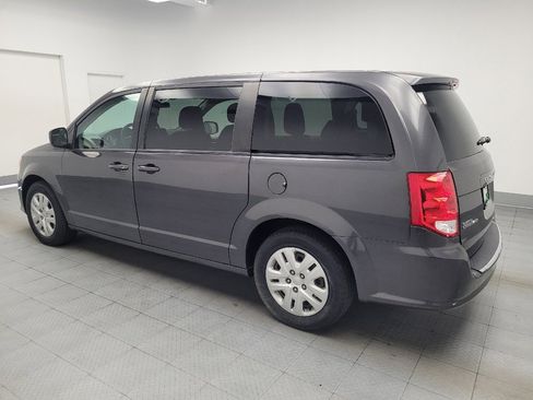 Used 2018 Dodge Grand Caravan SE FWD image 3