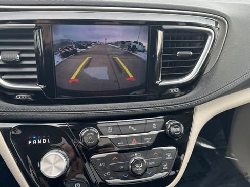 Used 2011 Chrysler Town & Country Touring-L w/ Entertainment Group #2 image 33