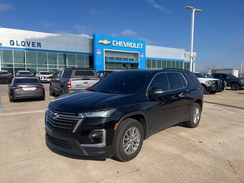 Used 2023 Chevrolet Traverse LT image 1