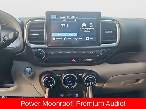 Used 2025 Hyundai Venue SEL image 14