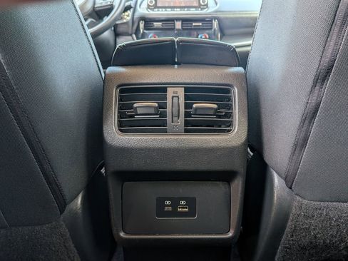 Used 2021 Nissan Rogue SV image 13