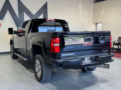 Used 2019 GMC Sierra 2500 Denali w/ Duramax Plus Package AWD/4WD image 6
