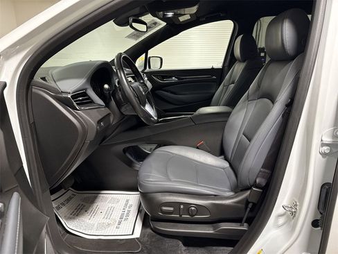 Used 2023 Buick Enclave Essence image 18