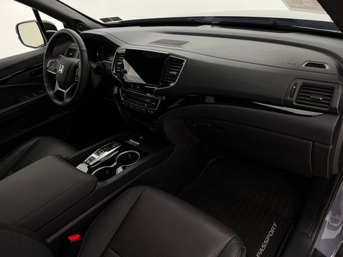 Used 2025 Honda Passport Black Edition image 13