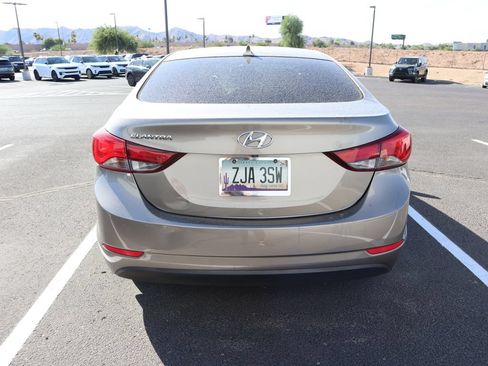 Used 2015 Hyundai Elantra SE w/ Option Group 03 FWD image 4