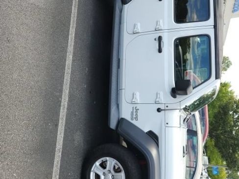 Used 2018 Jeep Wrangler Unlimited Sport S AWD/4WD image 8