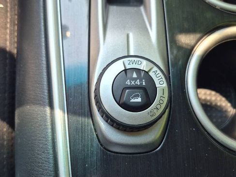 Used 2016 Nissan Pathfinder SV AWD/4WD image 6