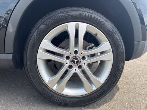 Used 2020 Mercedes-Benz GLA 250 4MATIC w/ Premium Package image 36