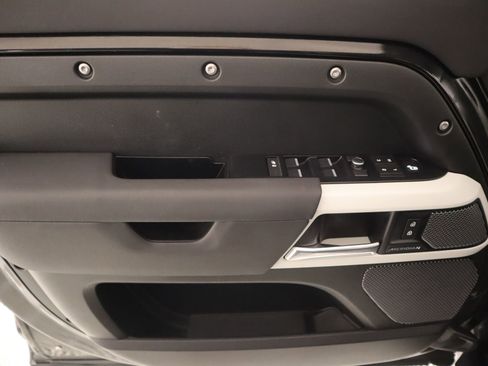 Used 2020 Land Rover Defender 110 SE AWD/4WD image 16