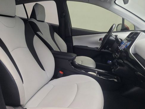 Used 2016 Toyota Prius Four Touring w/ Premium Convenience Package image 21