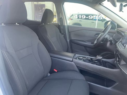 Used 2023 Nissan Rogue S image 11