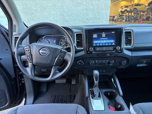Used 2022 Nissan Frontier SV AWD/4WD image 16